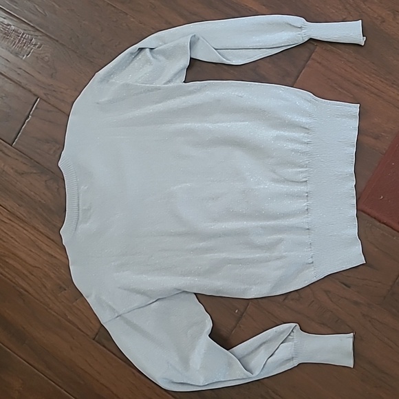 Nine West women's light grey/silver sweater with silver threading size Medium - Picture 4 of 10